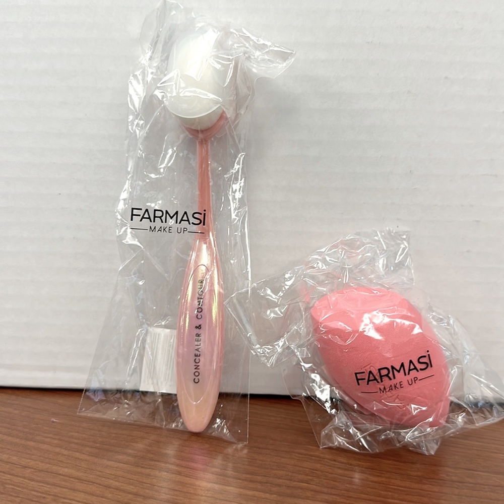 Farmasi make up brush and sponge